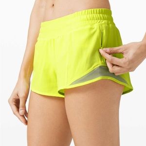 LULULEMON HIGHLIGHT YELLOW HOTTY HOT SHORT SIZE 10 2.5 INCH